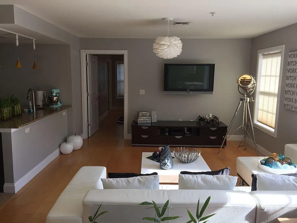 1 bed, 1.5 bath, 910 sqft, $2,500 — Photo 3