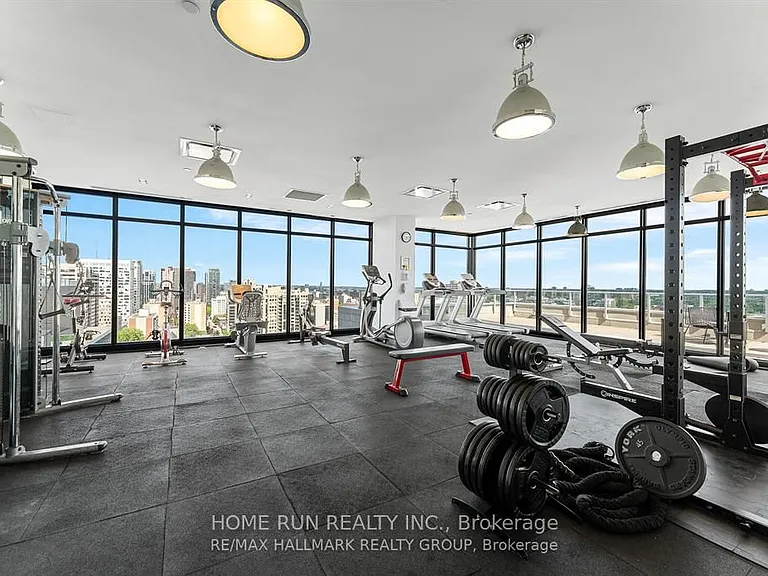 255 Bay St #3 — Photo 37