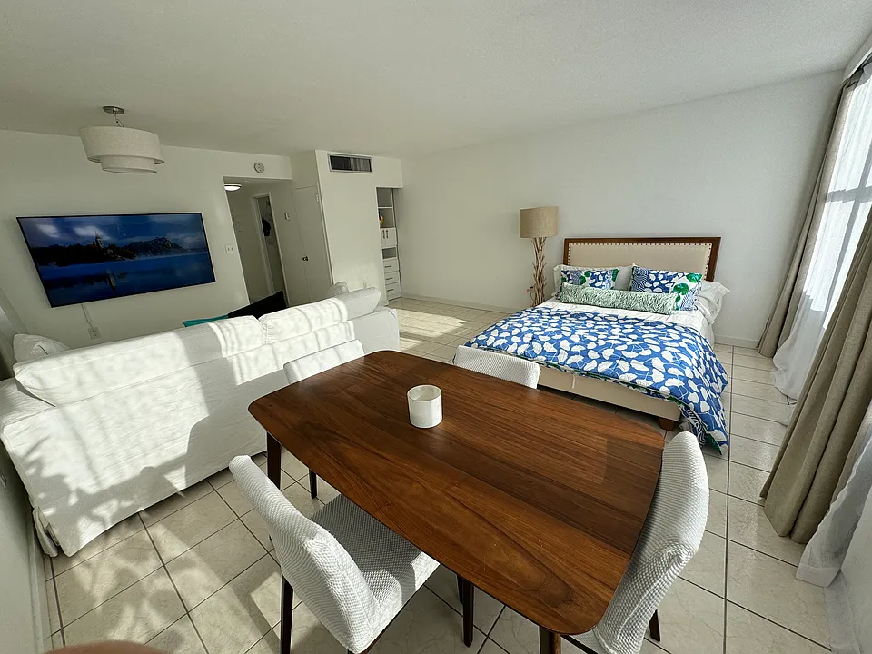 2899 Collins Ave #604