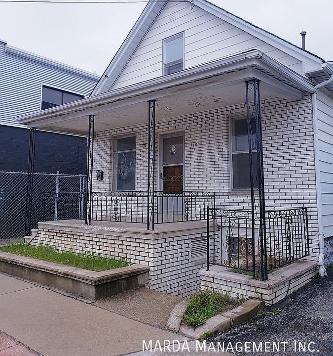 1st image of 410 Erie St E #410