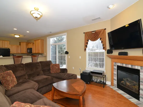 1540 Roxbury Way, Waukesha, WI 53186