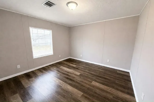 3 bed, 2.0 bath, 1040 sqft, $2,050 — Photo 3