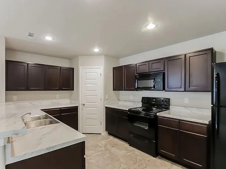 243 N Broadway Dr — Photo 3