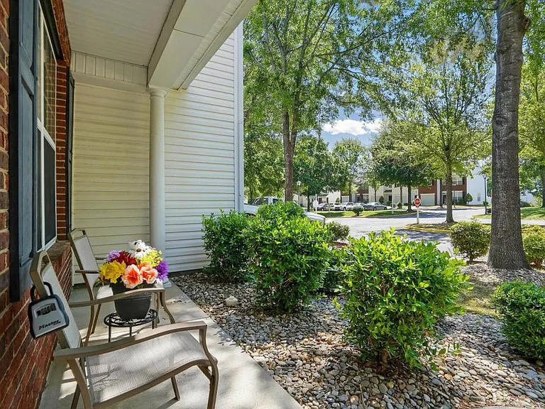 7420 Abigail Glen Dr — Photo 32