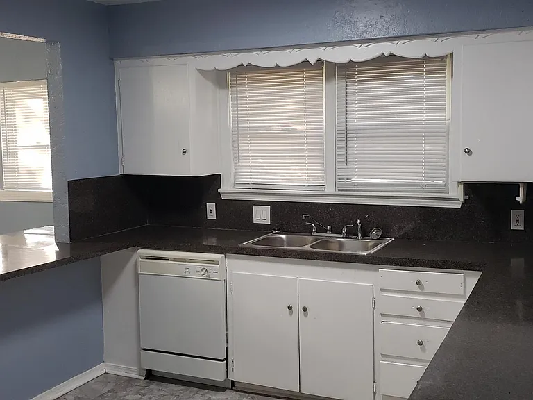 1203 SW 24th Pl — Photo 16