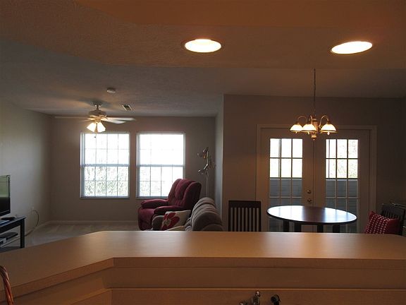 3rd image of 6989 Parkview Dr