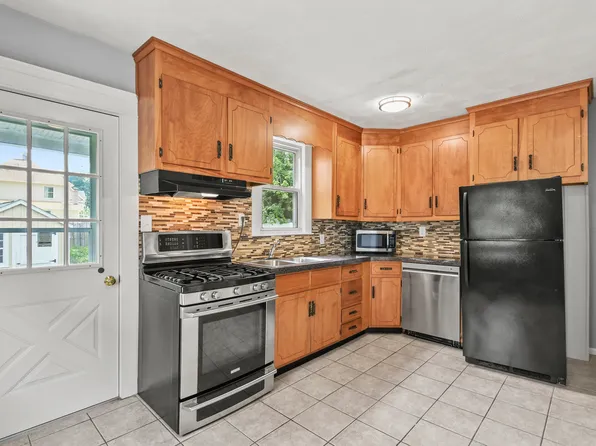 75 Lathrop St #75, West Springfield, MA 01089