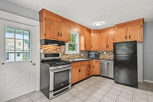 75 Lathrop St #75 Photo 1