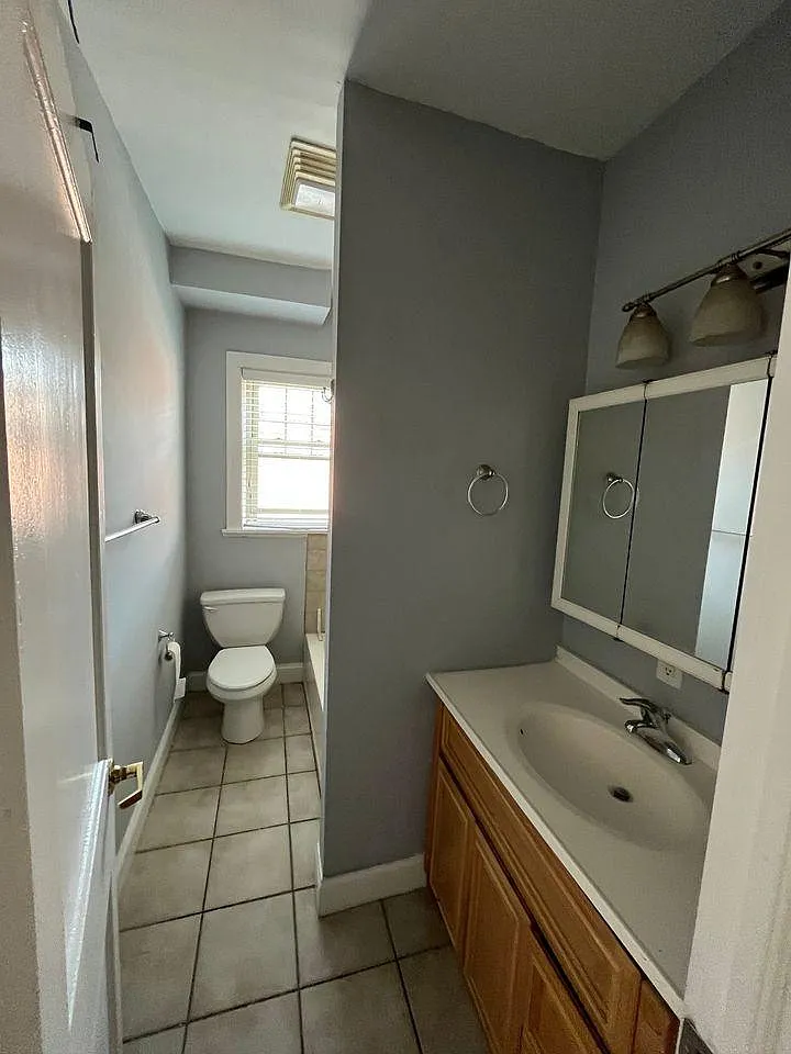 Building Photo - 6 E Walnut St #3A