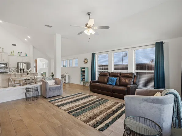 1309 Mill Pl, Aubrey, TX 76227