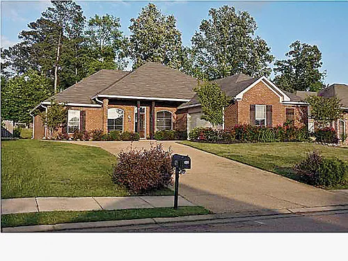 105 Sara Fox Dr photo 1