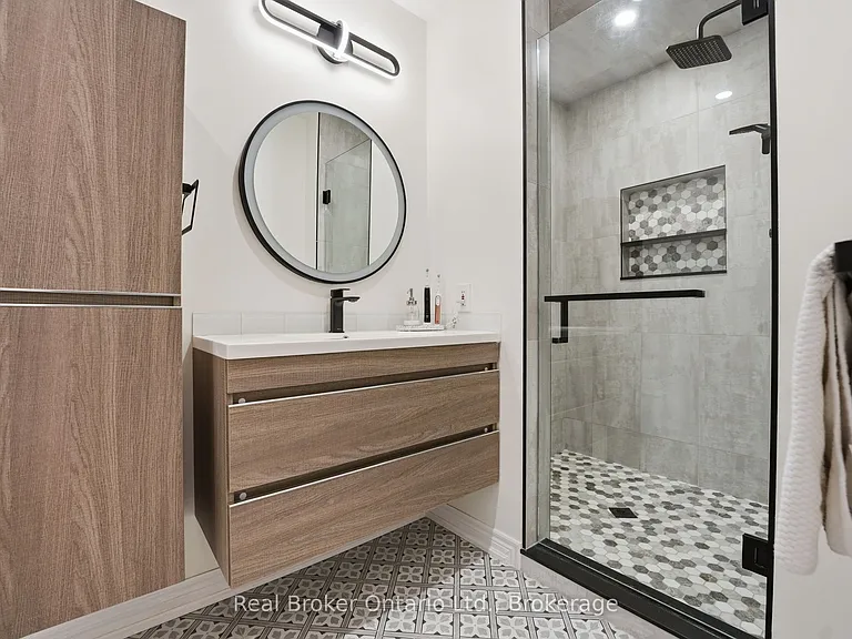 165 Margaret Dr — Photo 22