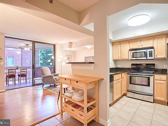 3rd image of 1001 N Vermont St APT 312