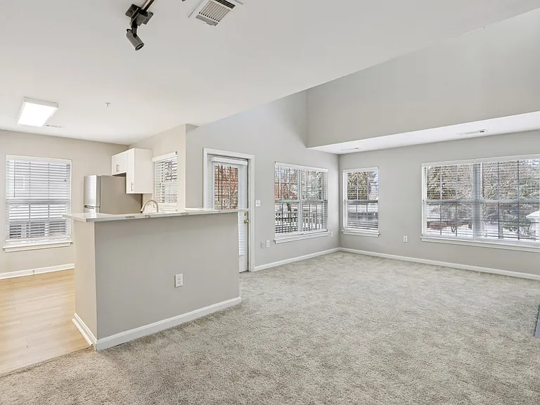 Orchards Apartments — Photo 15