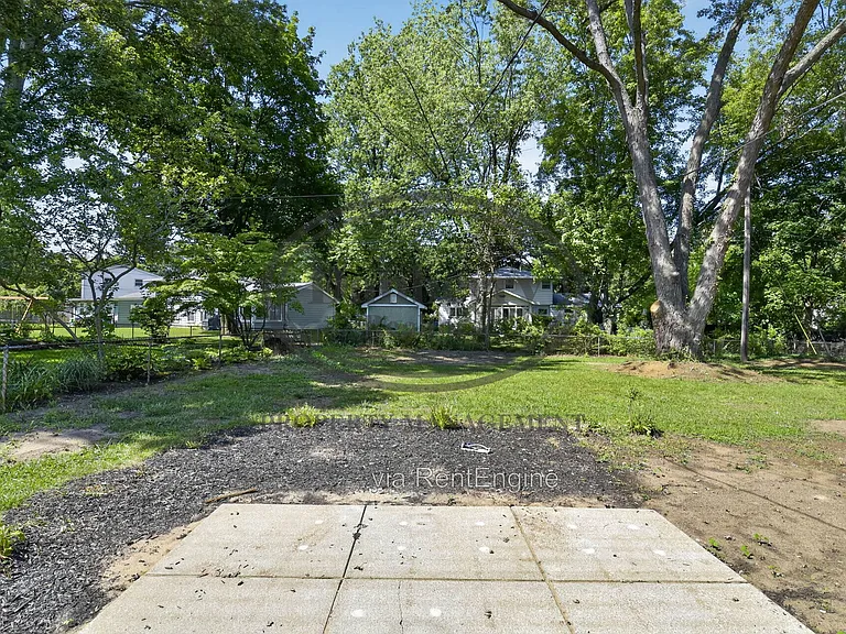 6946 Kinsman Dr — Photo 35