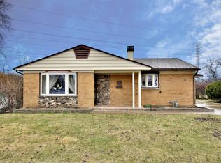 225 E Wayne Pl, Wheeling, IL 60090