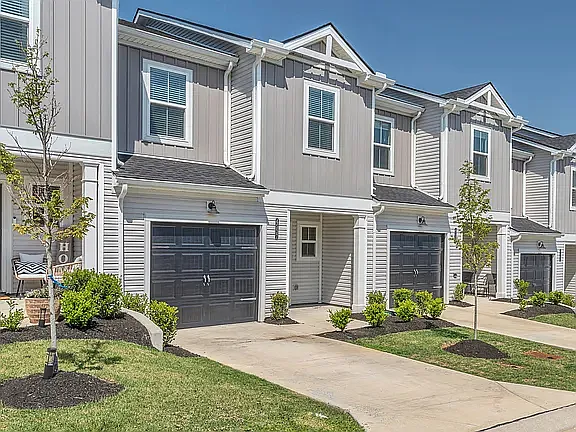 4537 Skywood Ln — Photo 2