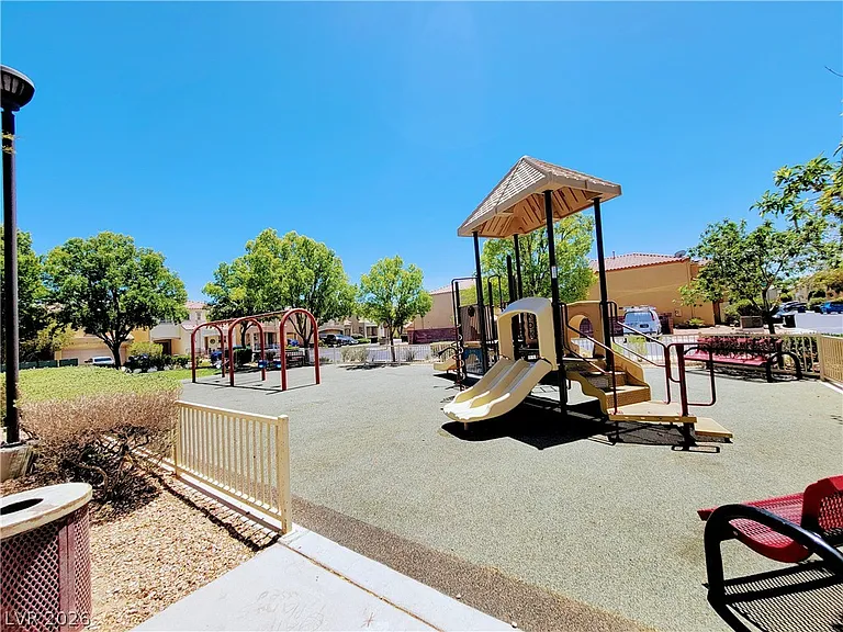 9275 Hollander Ave — Photo 37