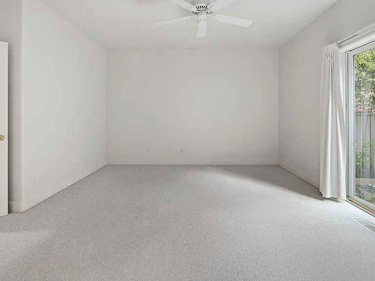 1588 Oak St — Photo 16