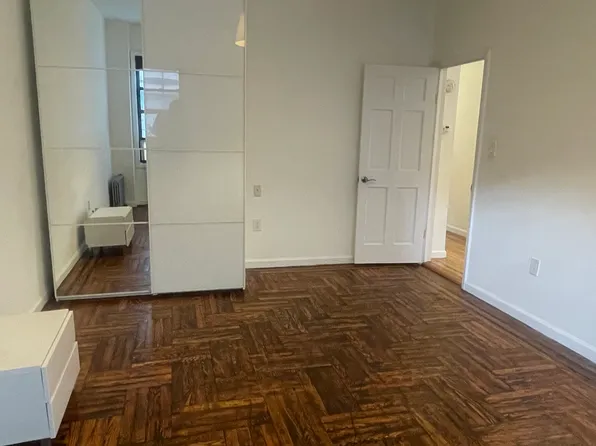 590 Parkside Avenue image 10 of 19