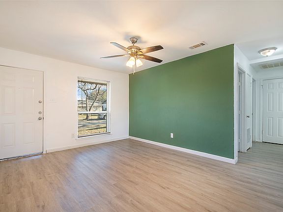 4th image of 2425 Avis St