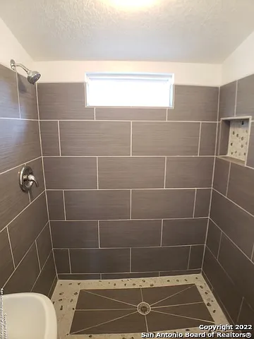 205 W Lambert St — Photo 5