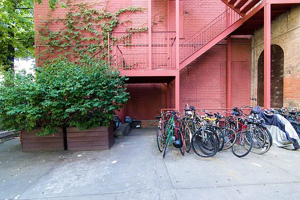 Rented by Nooklyn NYC LLC | media 39