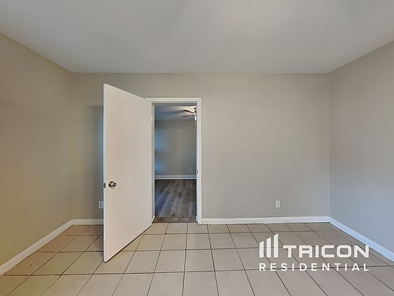 3rd image of 4420 Gandy Cir