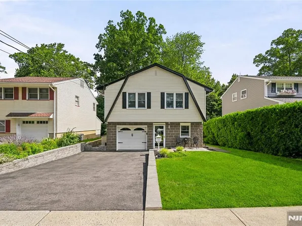 83 Moore Ave, Waldwick, NJ 07463