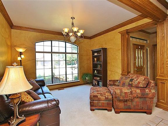 3rd image of 1116 Cambridge Dr