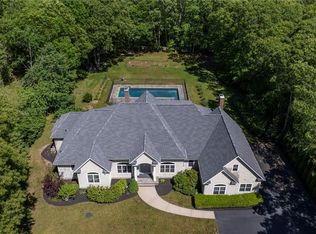 11 Yarmouth Dr, Westerly, RI 02891