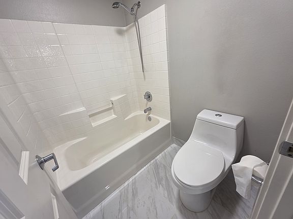 5th image of 5501 Lakemont Blvd SE APT 101