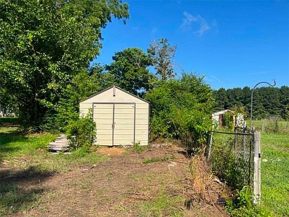4th image of 520 Denny Rd