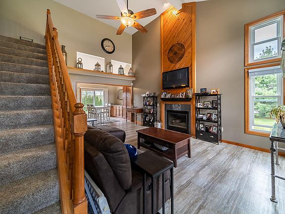 3rd image of 58525 Heather Pointe Dr