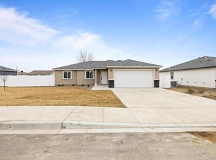 208 Luli St, Grandview, WA