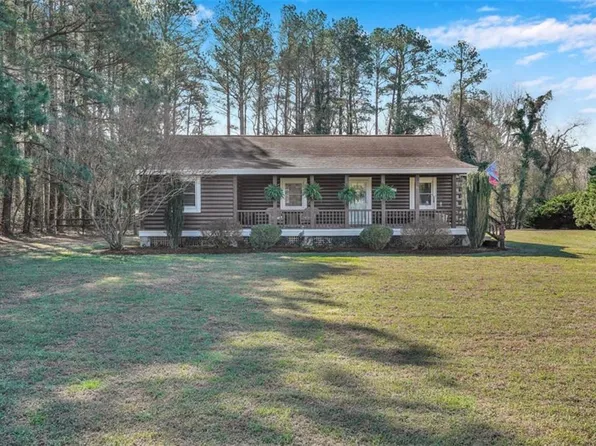 14 Orchard Cove Rd, Locust Hill, VA 23092