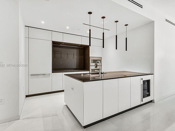 2nd image of 300 Biscayne Boulevard Way Unit 1002