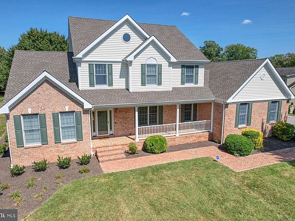 4th image of 490 Fletcher Dr