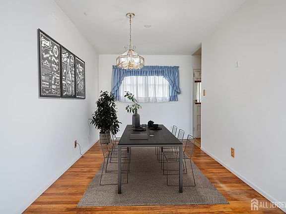 4th image of 46 Appleby Ave