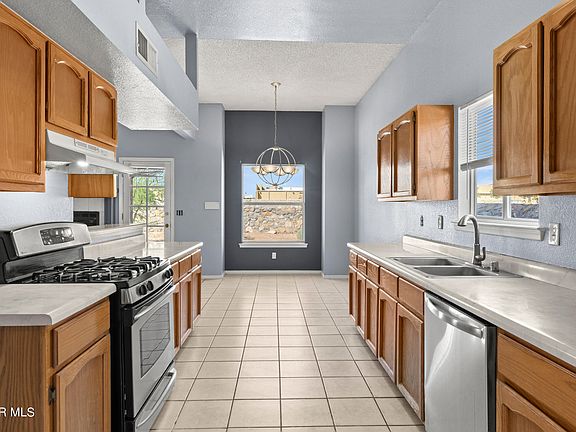 3rd image of 2155 Sun Manor Dr