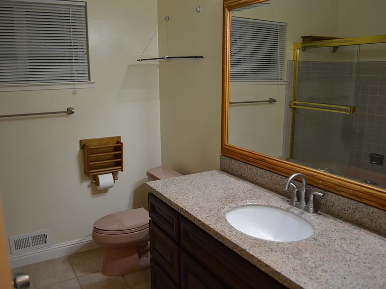 Whitethorne Dr — Photo 6