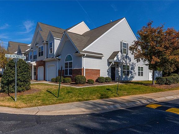 2nd image of 300 Robyns Glen Cir