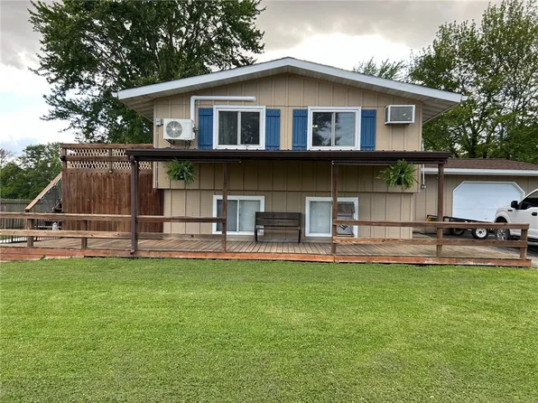 809 SW 4th St, Casey, IL 62420