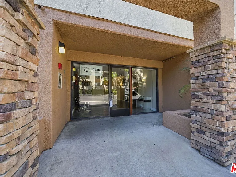 5530 Owensmouth Ave #133 — Photo 20