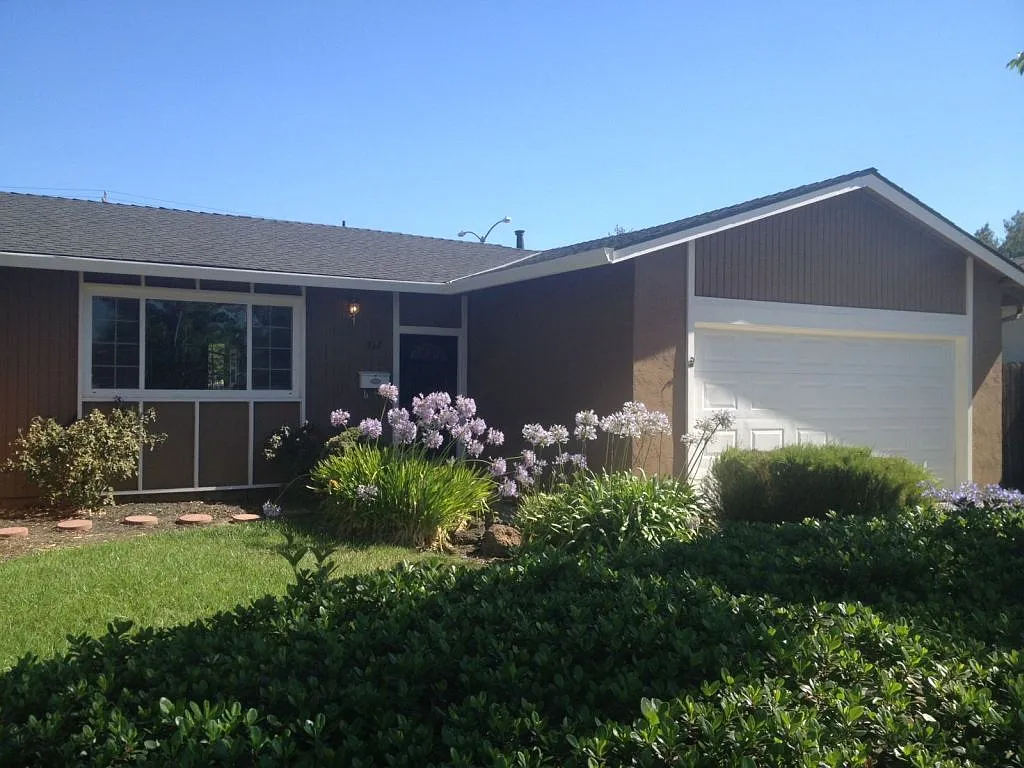312 Robert Way photo 1
