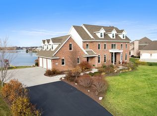 1040 Harbor Lights Rd, Suamico, WI 54173