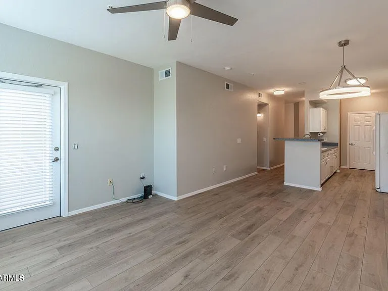 420 W 1st St #211 — Photo 2