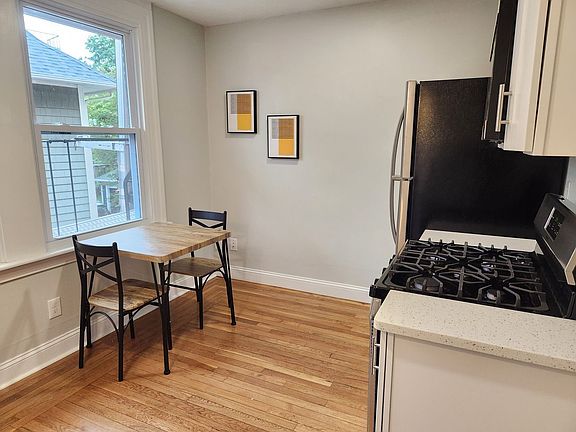 3rd image of 335-339 Angell St #2R1