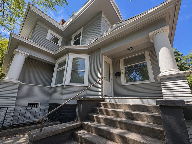 1204 West 8th — Photo 11