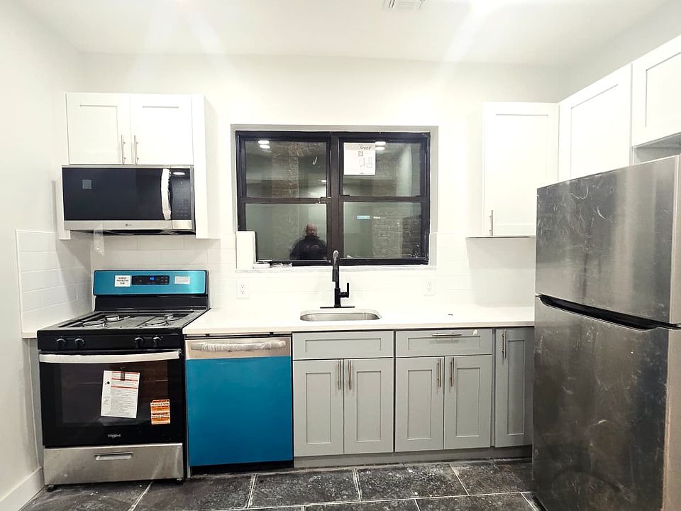 1st image of 162 Bergen Ave APT 2A